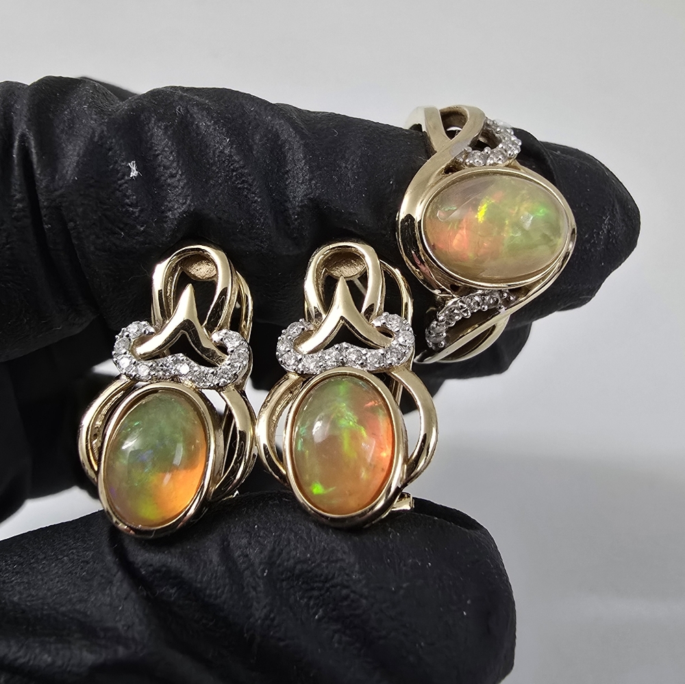 Watch Video / 14K Gold Opal & Diamond Jewelry Set – Ring & Earrings